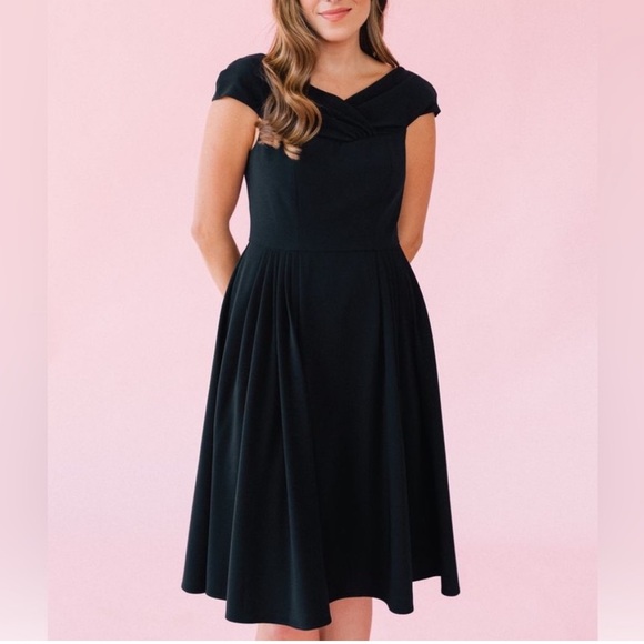 Gal Meets Glam Ruthie Little Black Dress size 2 Fit & Flare Pleated Sleeveless - Picture 1 of 9